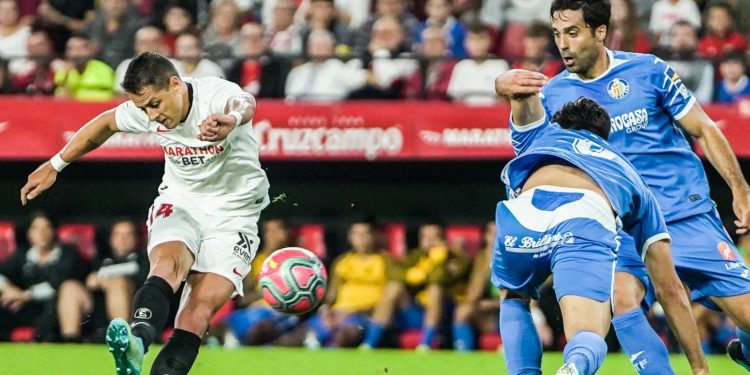 Chicharito se estrena como goleador del Sevilla en LaLiga